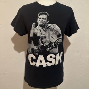 JOHNNY CASH FLIPPING OFF CAMERA GRAPHIC BLACK AND WHITE TEE